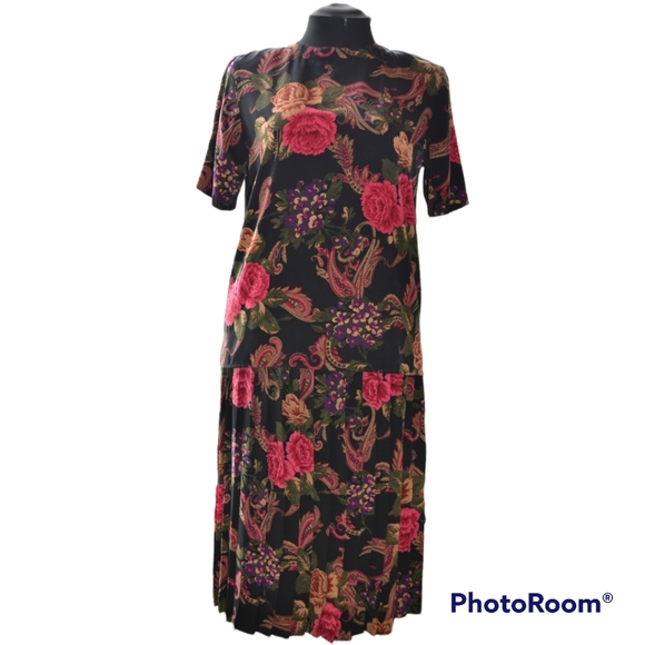 Beautiful Floral and Paisley Alfred Dunner Matching Skirt and Blouse Set - Picture 2 of 16